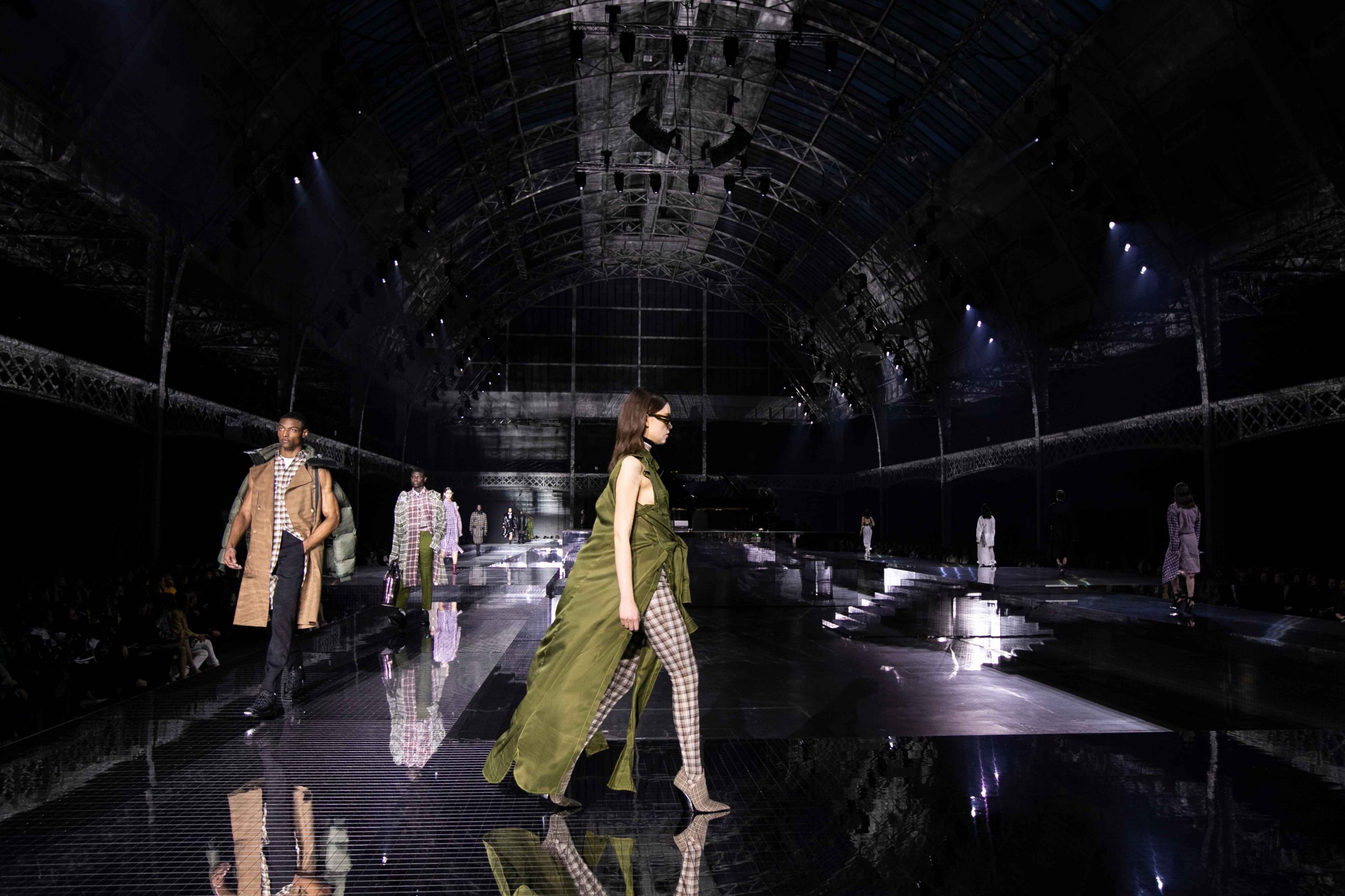 BURBERRY_LONDON_WFW_20-21_CREDITS VILLA EUGENIE_WEBSITE USE ONLY_2